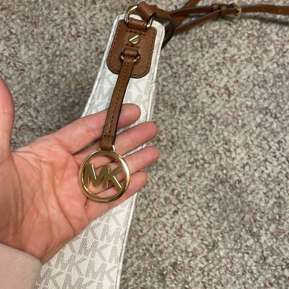 Michael kors logo print crossbody purse - Picture 3 of 11